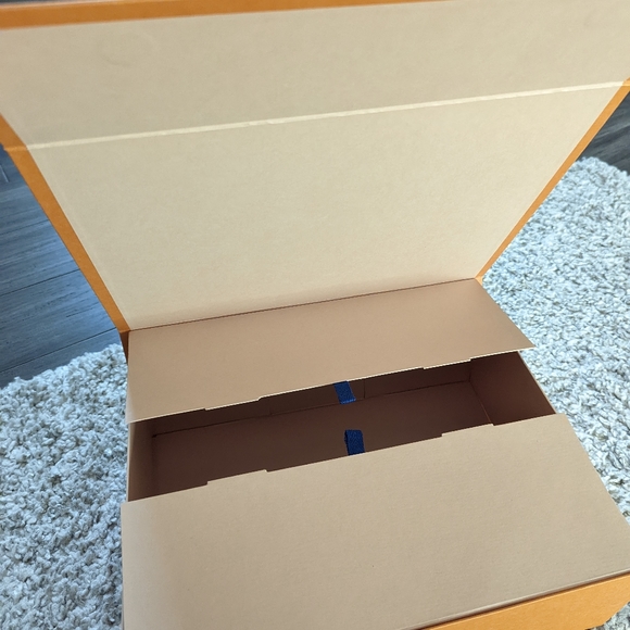 Authentic LV box - Picture 2 of 5